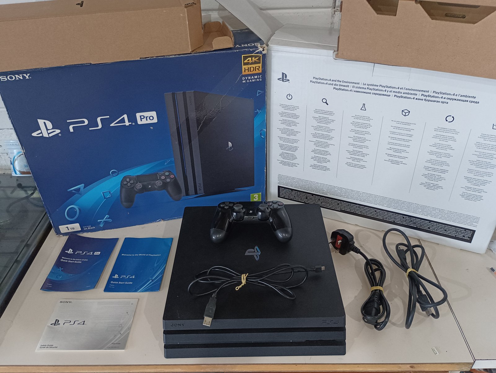 Play Station 4 Pro 1TB