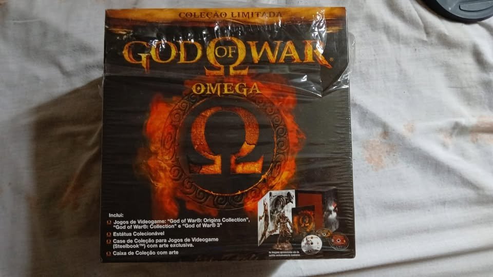 Box God Of War - Ômega Collection - 5 Jogos e Action Figure do Kratos